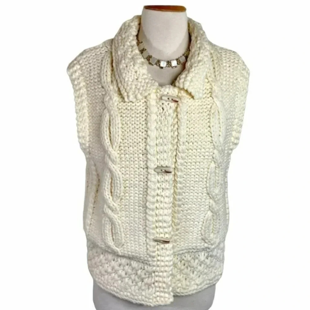 Regent Park Vest cream fisherman cable knit fur‎ lined sweater